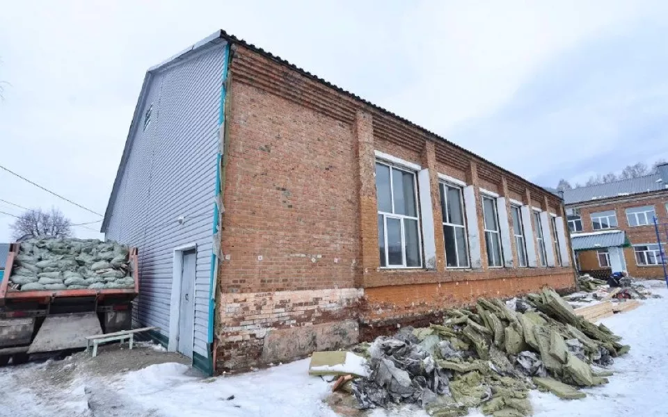 В Республике Алтай капитально обновляют Майминскую школу 2