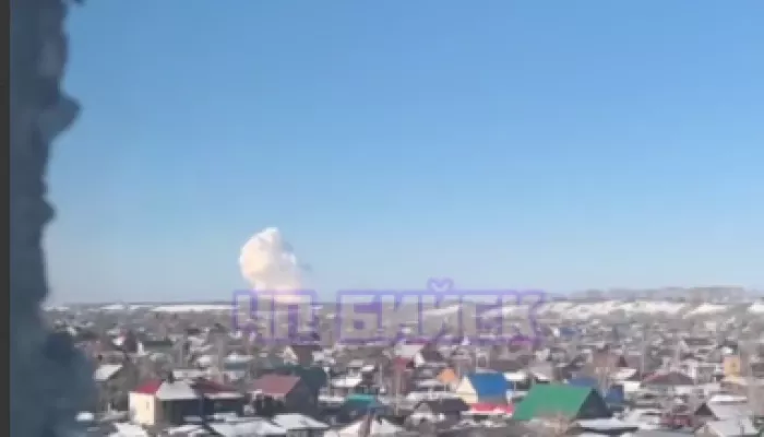 Бийчанин снял настораживающее белое облако над городом. Видео