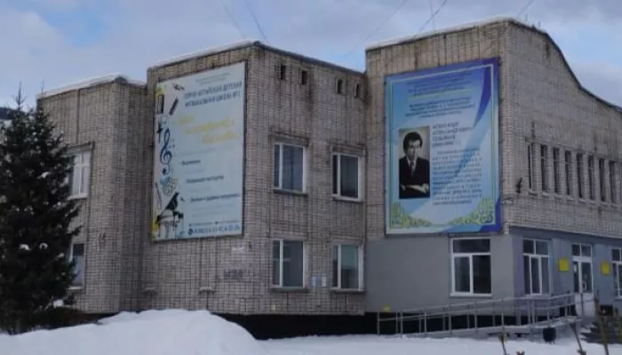 Капитальный ремонт на 4 млн рублей ждет музыкальную школу №2 в Горно-Алтайске