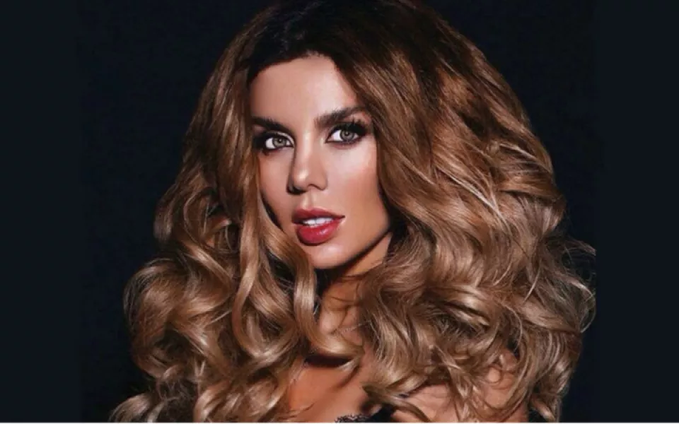 Анну Седокову подозревают в романе с женатым хоккеистом