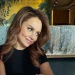 Похудевшая МакSим показала обновленную фигуру в сияющем платье с открытыми плечами