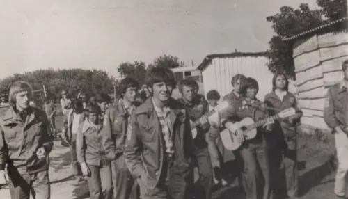 От лыжных походов до Олимпиады: как начиналась история студенческих отрядов на Алтае