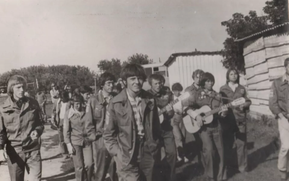 От лыжных походов до Олимпиады: как начиналась история студенческих отрядов на Алтае