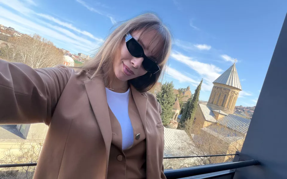 Полина Диброва улетела с Товстиком в Грузию, оставив детей с бывшим мужем. Фото