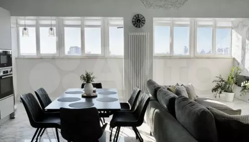 Дизайнерскую квартиру с двумя парковочными местами продают возле парка Изумрудный