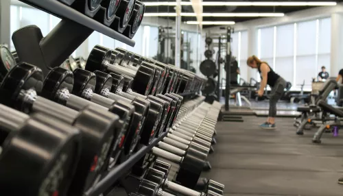 В России намерены легально выгонять посетителей из спортзалов за откровенные наряды