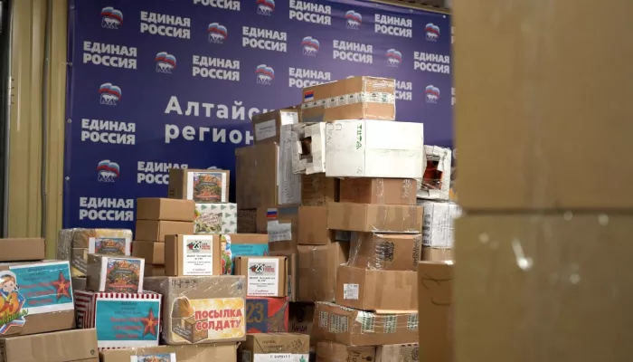 Из Барнаула в зону СВО отправили 12 фур с техникой и подарками к 23 Февраля