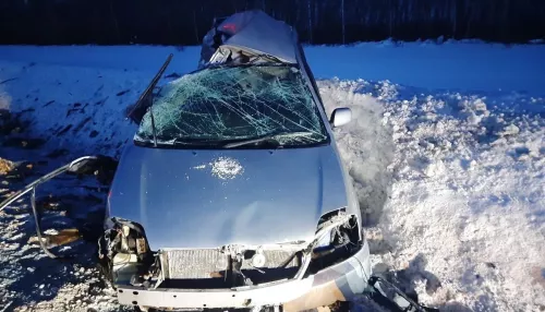 Легковушку смяло под грузовиком на Чуйском тракте. Фото