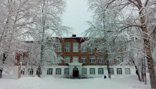 Появились кадры с места расправы над учеником в пермской школе. Что с подростком