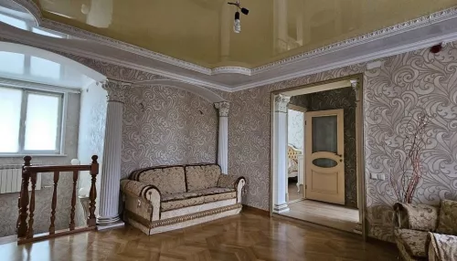 Большой дом с сауной и тренажерным залом продают в Горном Алтае за 38 млн руб. Фото