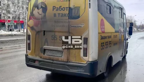Соцсети: водитель барнаульской маршрутки грубо отказался принимать оплату картой