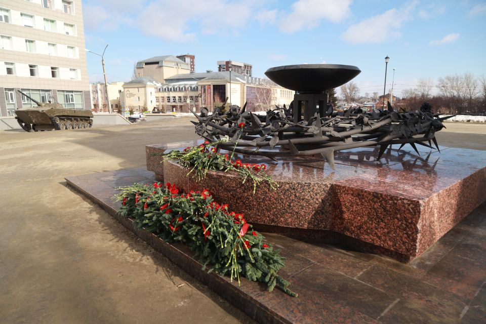 Вечный огонь на площади Ветеранов