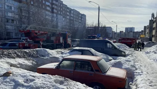Пожар произошел в гаражном кооперативе в Барнауле. Фото
