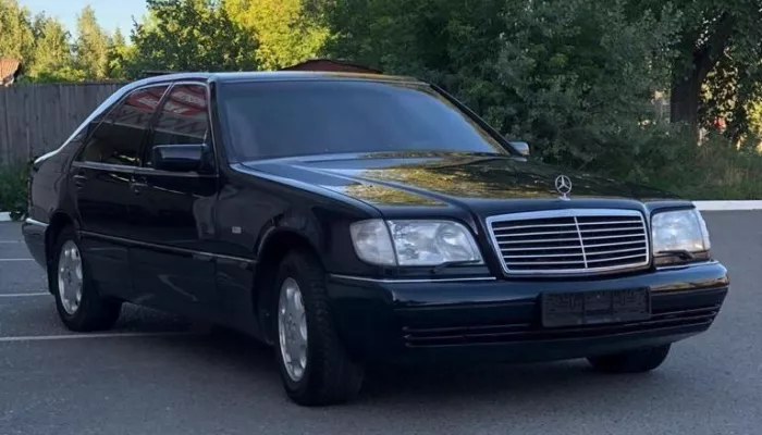 Автосимвол роскоши 90-х выставили на продажу за 5 млн рублей в Бийске. Фото