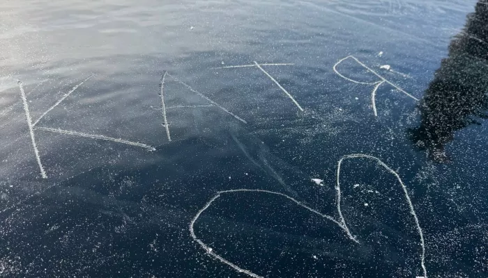 Мизулина показала, что на самом деле Shaman лизал на Байкале