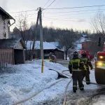 Жилой двухэтажный дом загорелся в столице Республики Алтай