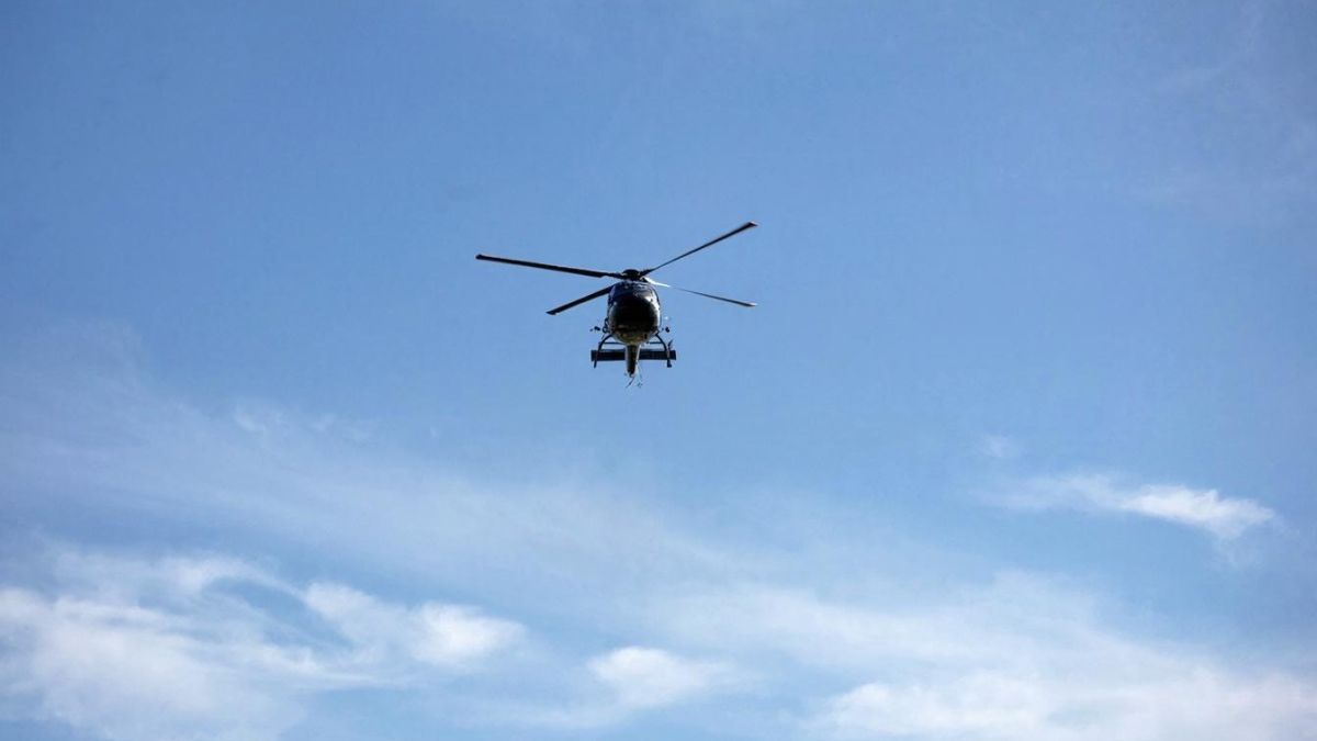 Вертолет в небе