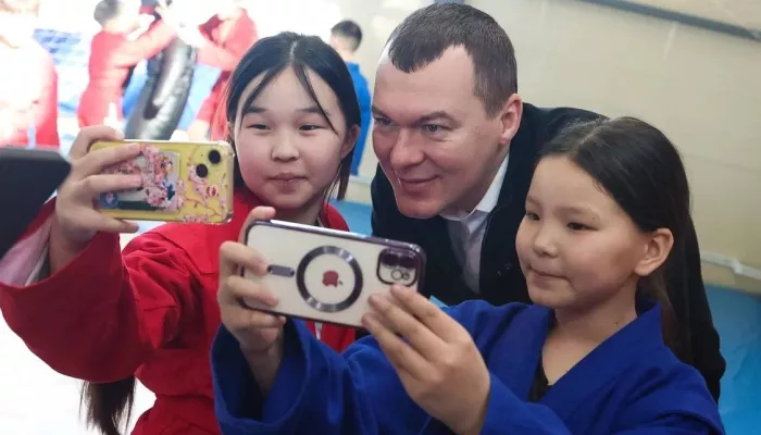 Глава Минспорта РФ встретил Чага-Байрам с алтайским народом