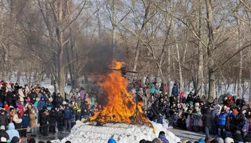 Проводили зиму: как прошли Масленичные гуляния в Барнауле