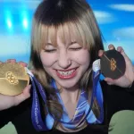 Родила сурмама, уволила отца: почему все говорят о золотой фигуристке Алисе Лью