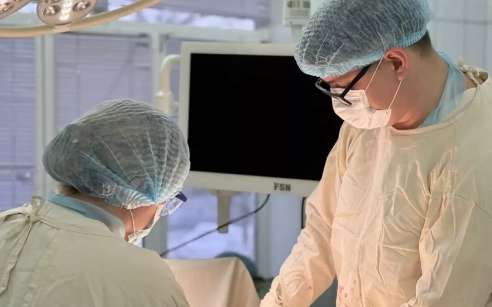 Нестерпимо страдающего пациента из Северной Кореи спасли алтайские хирурги