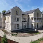Гигантскую усадьбу продают под Барнаулом за 790 млн рублей. Фото