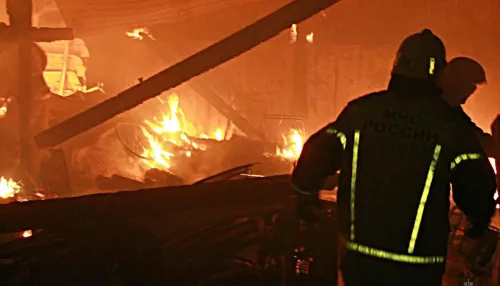 Два человека погибли в ночном пожаре в Алтайском крае