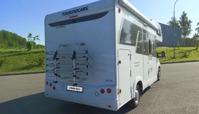 Просторный автодом с душем, туалетом и местами для сна продают в Горном Алтае. Фото