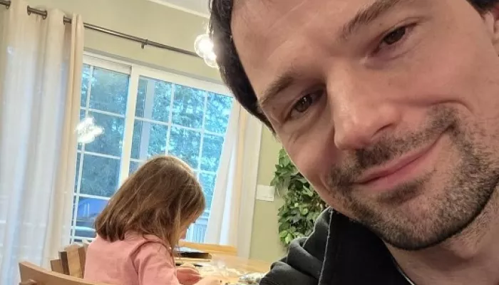 Данила Козловский поделился редкими кадрами с дочерью в день ее шестилетия