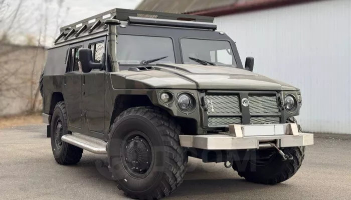 Редкий армейский внедорожник в гражданской версии продают в Бийске за 7,4 млн. Фото