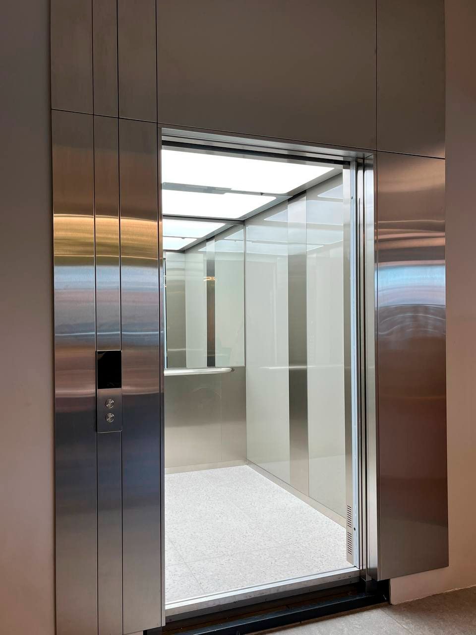 Лифты в "Вышке"