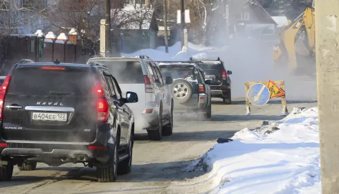 Ледниковый период: что мешает нормализовать движение по улице Кутузова в Барнауле. Фото