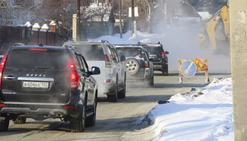 Ледниковый период: что мешает нормализовать движение по улице Кутузова в Барнауле. Фото