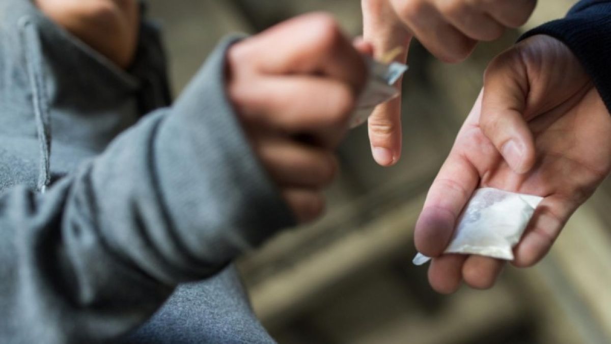 Подросток попался на продаже наркотиков на Алтае