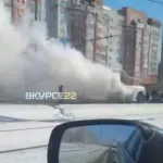 Газель социального такси загорелась на улице Малахова в Барнауле