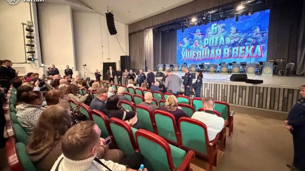 Андрей Турчак встретился с близкими погибших воинов-десантников. 
