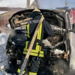 Огонь уничтожил Газель в Барнауле. Фото с места ЧП