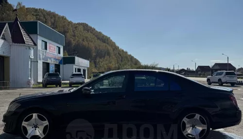 Mercedes с 388 лошадьми под капотом продают в Горном Алтае за 1,8 млн рублей. Фото