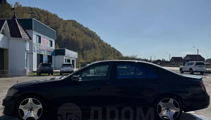 Mercedes с 388 лошадьми под капотом продают в Горном Алтае за 1,8 млн рублей. Фото