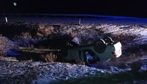 В Республике Алтай подросток ночью угнал у матери машину и уложил ее в кювет на крышу