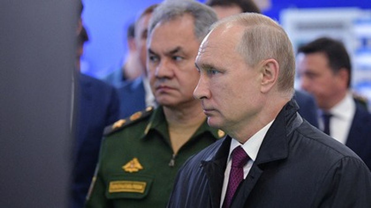 Звания Героев России присвоил Путин четырем погибшим подводникам