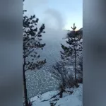 Телецкое озеро покрылось ледяными блинчиками. Видео