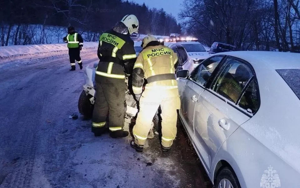 ДТП со школьным автобусом произошло в Барнауле: есть пострадавшие
