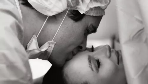 Лерчек показала своего сына и избранника на фоне слухов о фейковой онкологии