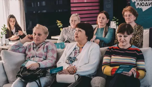 Новые люди провели обучающие встречи и дискотеку для старшего поколения