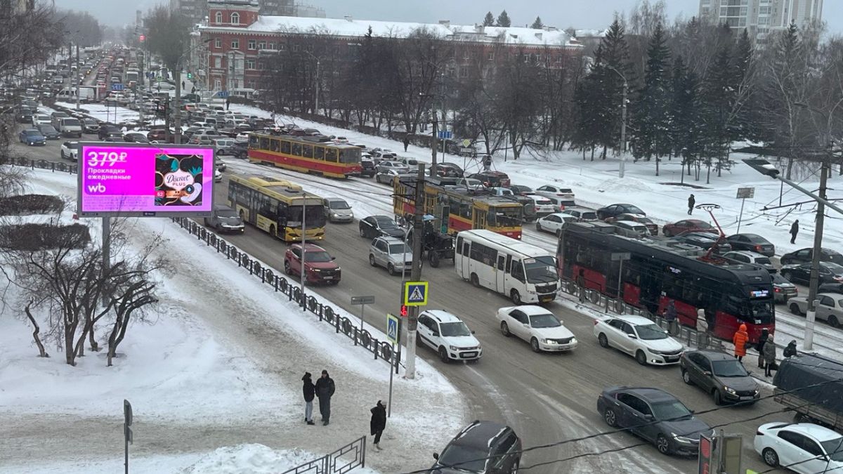 Пробка на проспекте Строителей