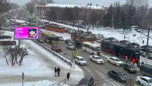 Повышенная аварийность: девятибалльные пробки сковали Барнаул вечером 3 марта