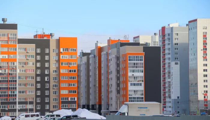 Царство полей и новостроек: как кварталы разноцветных высоток двигают границы Барнаула