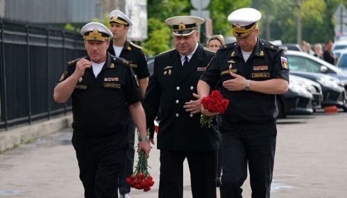 Церемония прощания с погибшими подводниками проходит в Петербурге