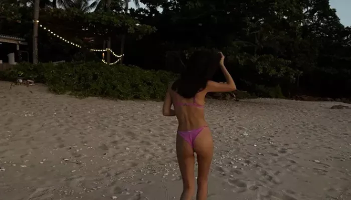 Жена Александра Петрова показала горячие фото с Пхукета в бикини